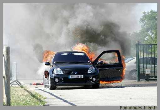 burnout burn out feu voiture incendie freins brulent clio tuning funimages images fun insolite